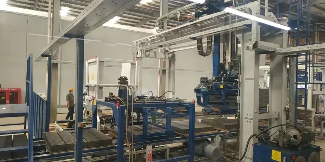 現(xiàn)場(chǎng)直擊丨ZN1200S全自動(dòng)生態(tài)砌塊生產(chǎn)線進(jìn)入試生產(chǎn)階段，助力疫情后華中市政建設(shè)全速發(fā)展