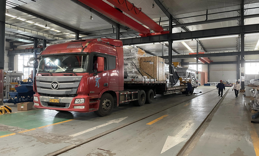 項目發(fā)貨|泉工股份全自動砌塊成型機生產(chǎn)線發(fā)貨華東，助力市政建設