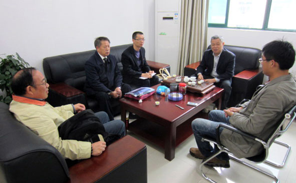 校企合作，共克難題