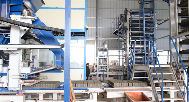 一機多磚、節(jié)能降碳，泉工策尼特15型打造綠色建材“泉工樣板”